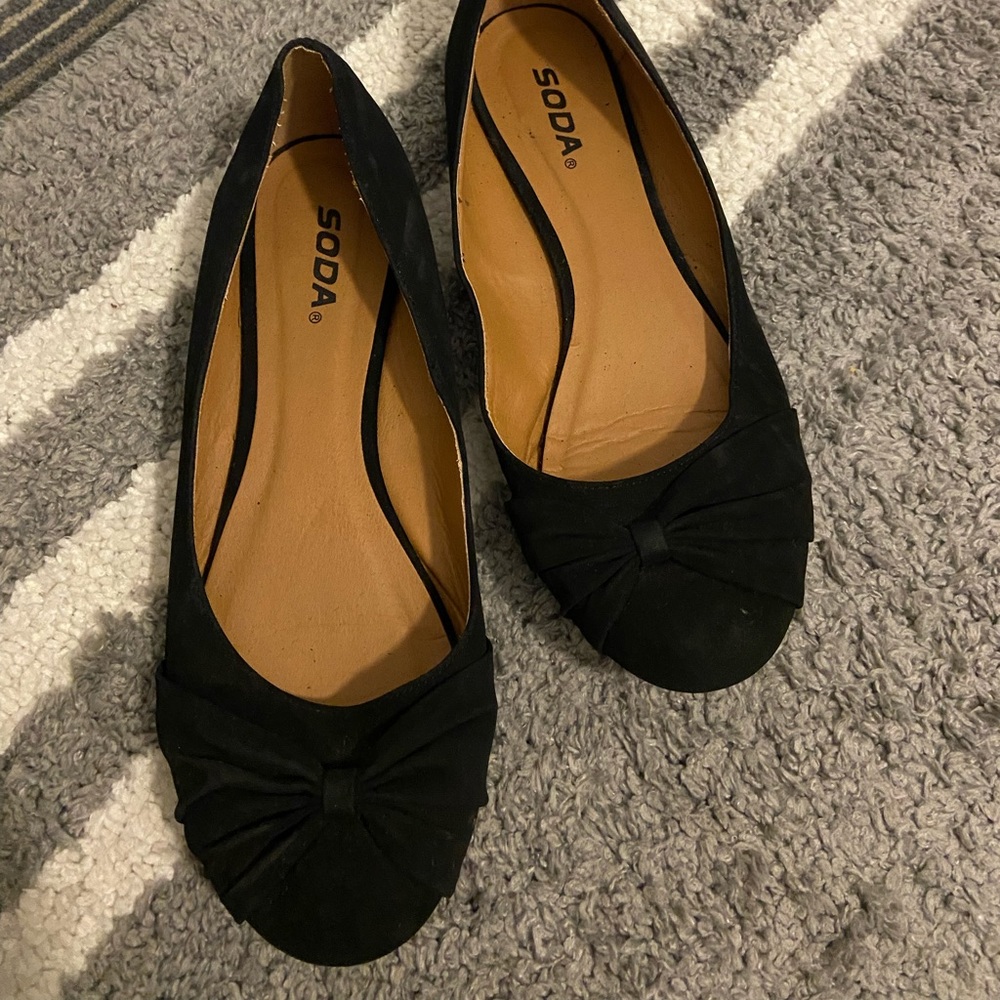 Black ballet flats